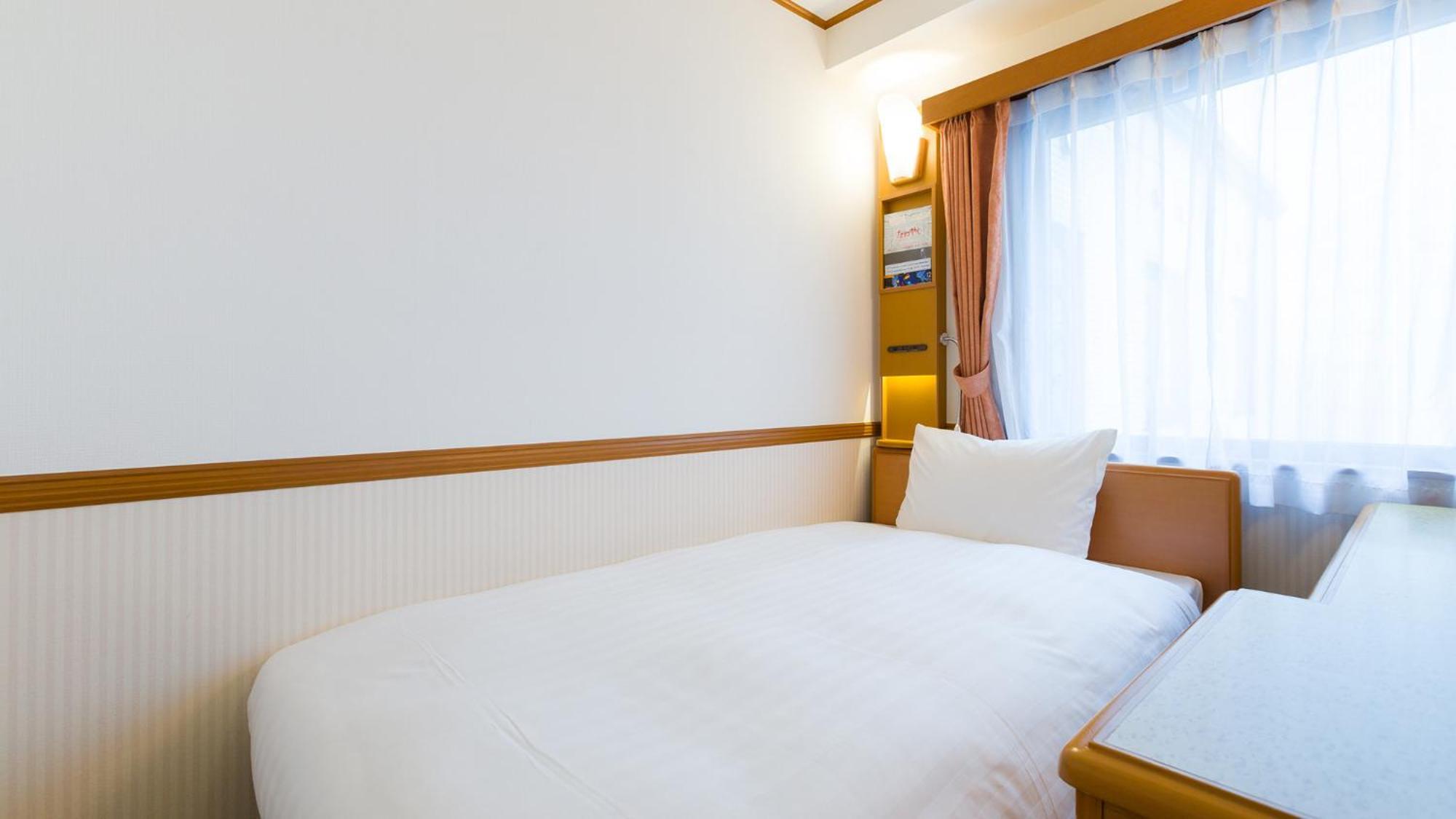 Hotel Toyoko Eki Kita Guchi 3*